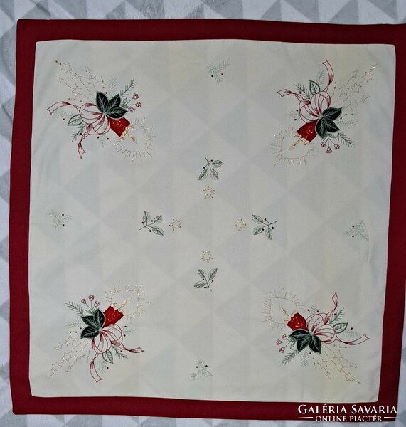 Christmas embroidered tablecloth (m4694)