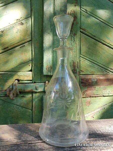 Nagy méretű boros üveg palack dugóval