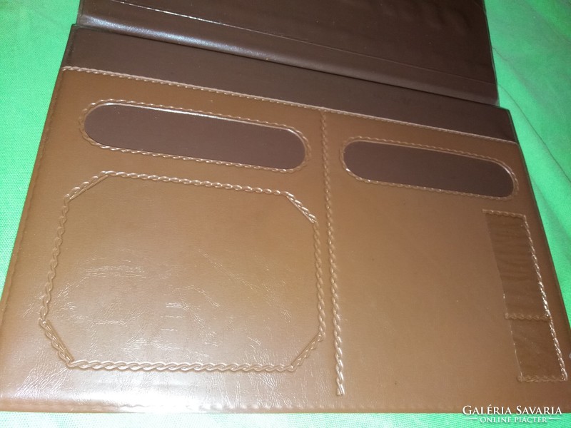 The 4-size multi-compartment leather file folder 32 x 24 cm has a beautiful envelope design, as shown in the pictures