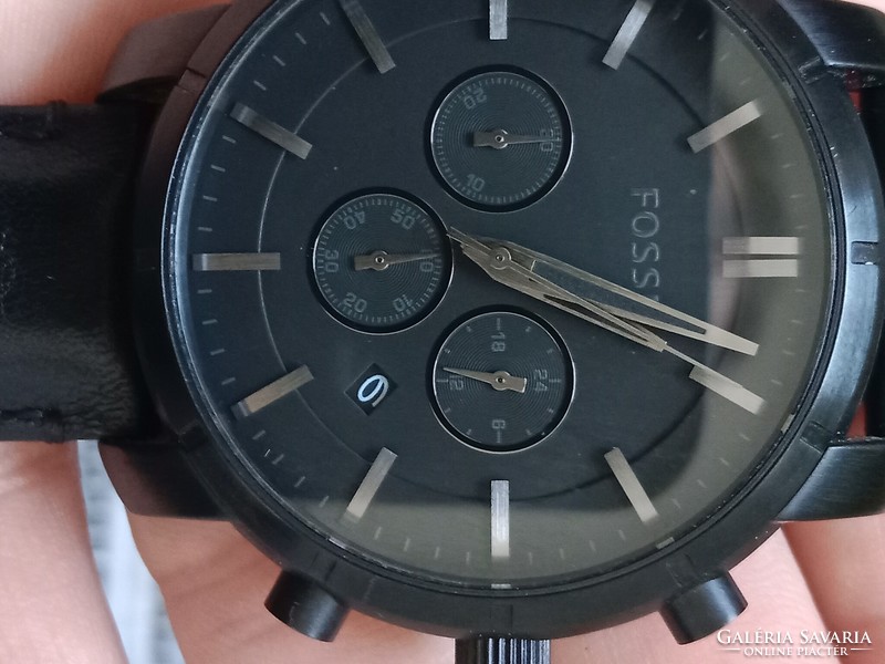 Fossil men's watch for sale in good working condition