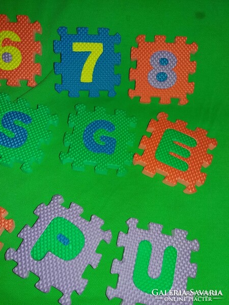 Retro sponge puzzle pieces with many letters, 13 pieces as shown in the pictures