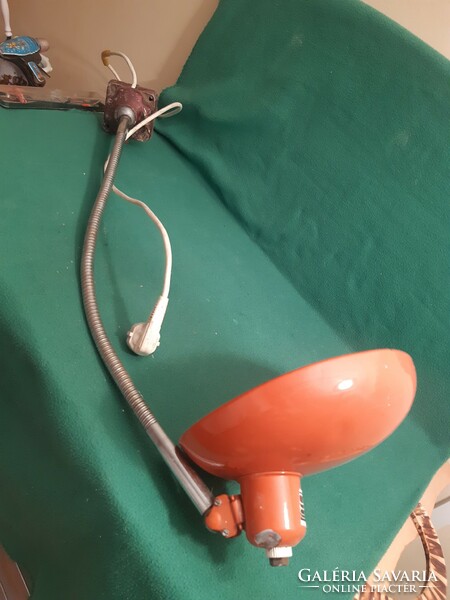 Mom throat tube industrial lamp.