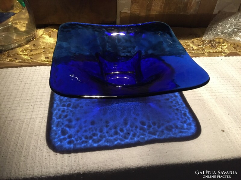 Gyönyörű kék, talpas művészi üveg tál, kínáló, asztalközép, gyertyatartó (301)
