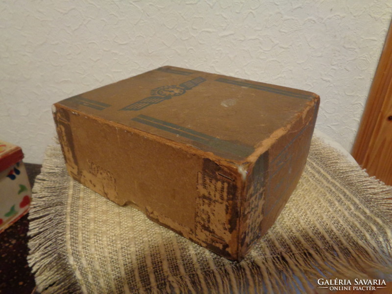 KINZLE  , vekker óra  eredeti doboza a 20 as évekből , 16 x 13 x 7 cm