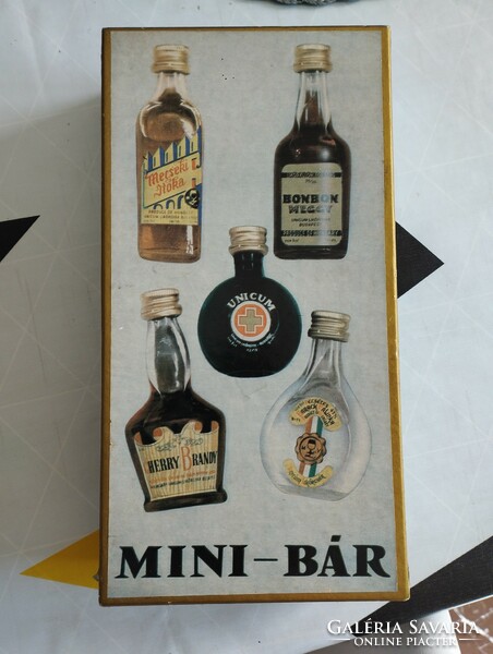 Mini drinks in a retro gift box