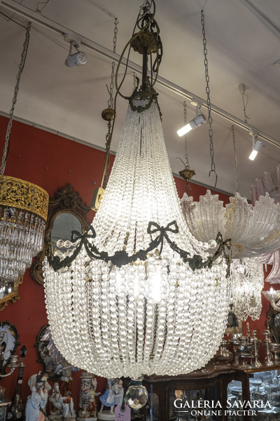 Large ampoule-shaped chandelier with bow decoration