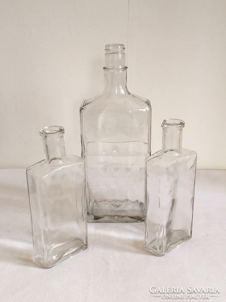 Három régi szögletes lapos italos gyógyszeres üveg palack