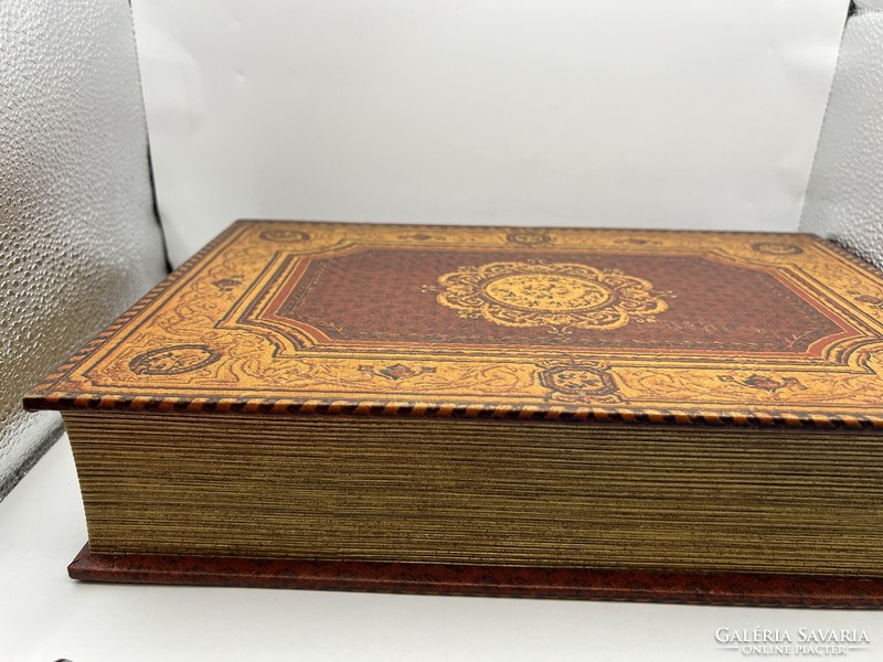 Könyv alakú bőrkötéses diszdoboz, 23 x 33 x 7cm-es. régi, 5076