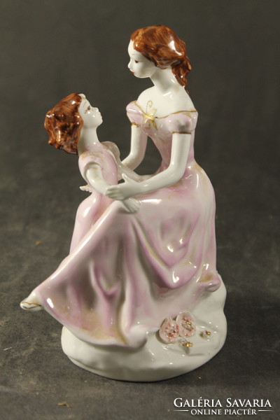 Porcelain mother and daughter 195
