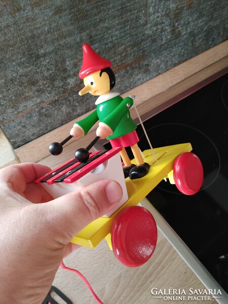 Pinocchio  Pinokkió  xylophonnal   -madzaggal húzva zenél  -RITKA KINCS!