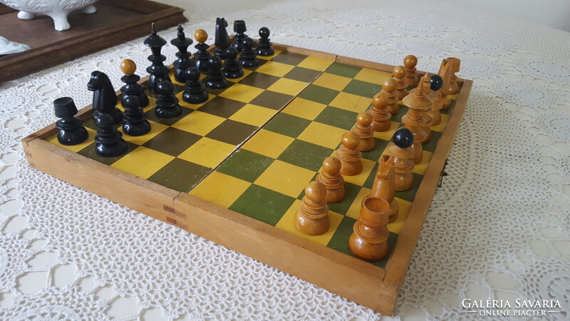 Régi fa sakk dobozában