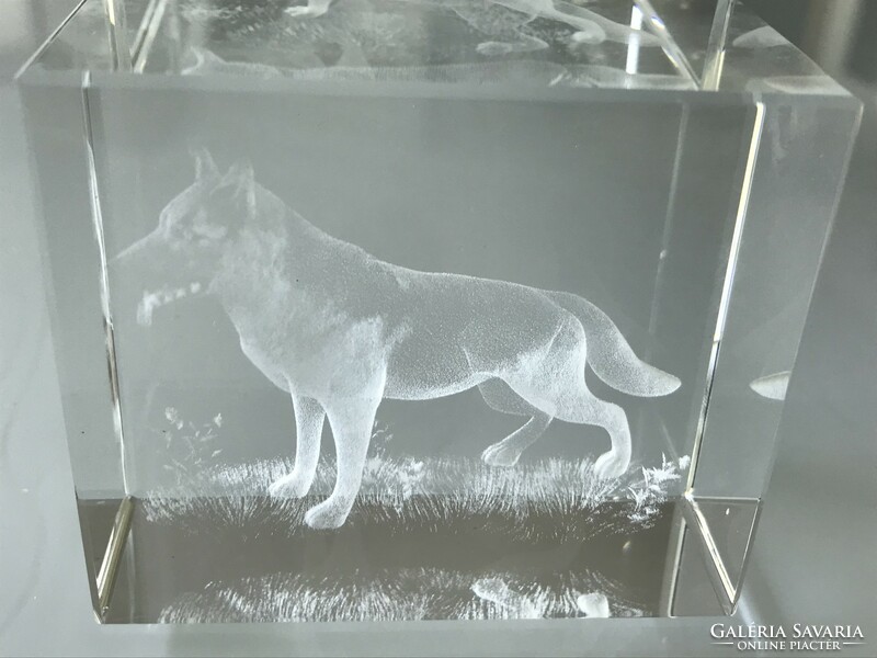 Crystal paperweight with laser-engraved German shepherd dog, 7x4x6 cm