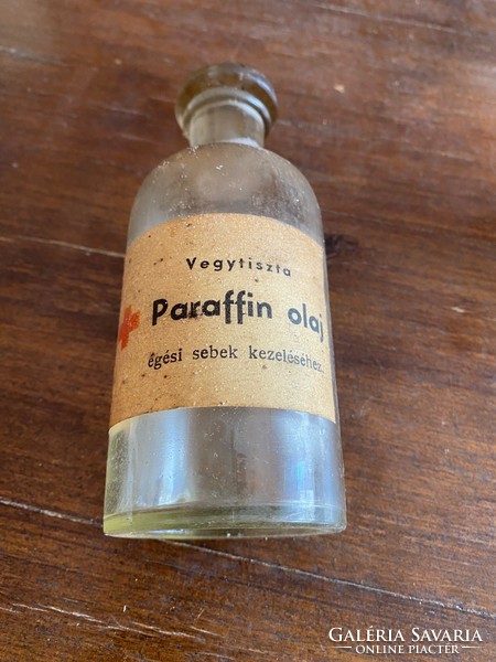 Vegytiszta  Paraffin olaj égési sebek kezeléséhez.Patika palack. Benne egy kis maradék eredeti olaj.