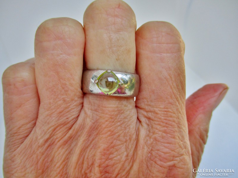 Elegáns széles xenox ezüstgyűrű nagyobb átlátszó gömb kővel