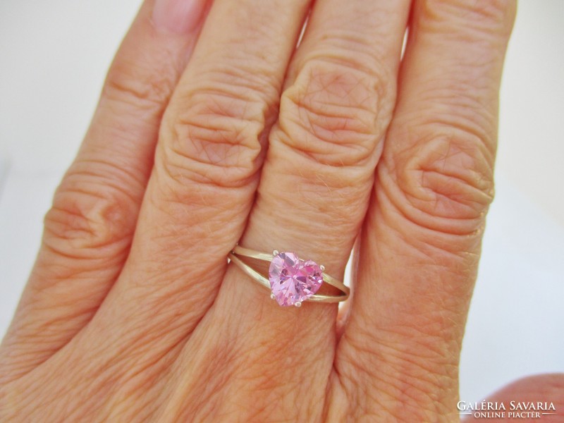 Beautiful silver ring with a triangular pink stone