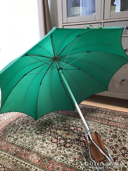 Régi angol aluminium túrabot, bőr bevonatú ülőkével, egyben esernyővel