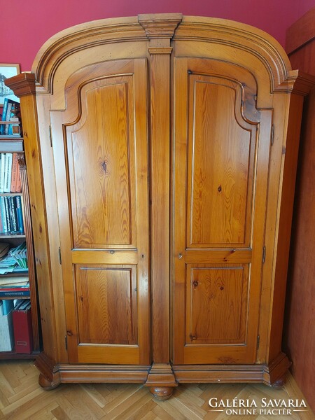 German two-door wardrobe oak wood 200cm high, 143cm wide, 62cm deep