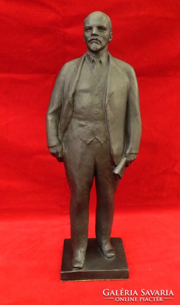 Standing statue of Lenin. The height of 1973 is 46 cm