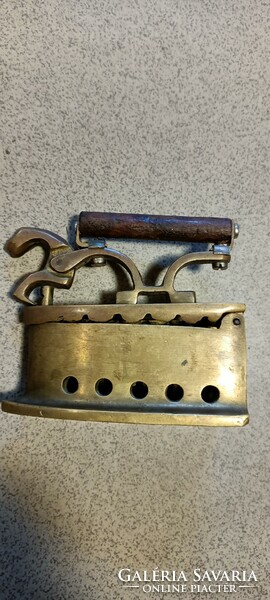 Antique small copper horse head iron