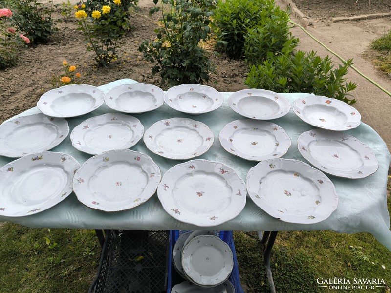 Zsolnay porcelán apró virágos tányér 8 lapos 5 mély pótlásra eladó!