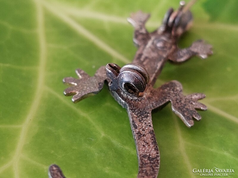 Gekkó alakú bross fém gyík kitűző