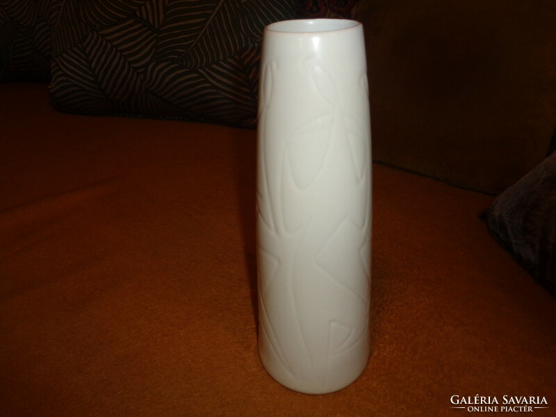 Zsolnay fehér színű , jazz váza , pajzs pecséttel  , 31 cm