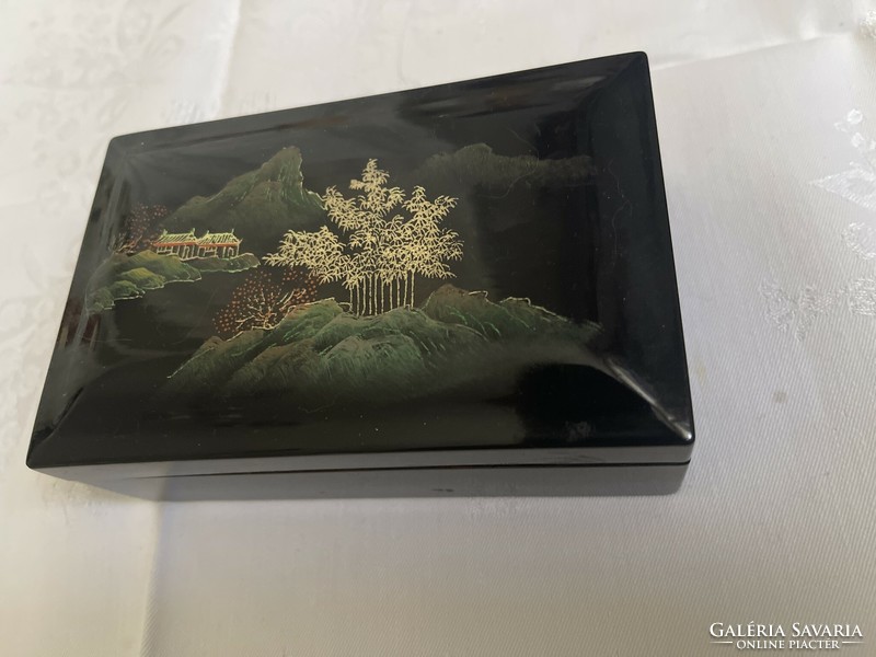 Nagyonszép Kinai kézzel festett  lakk fa doboz, ékszertartó
