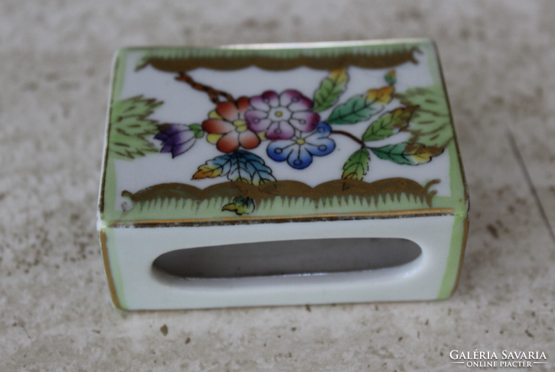 Herend porcelain match holder with Victoria pattern