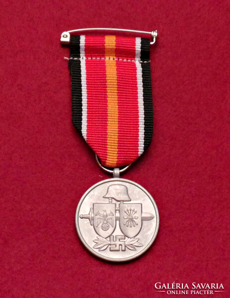 Medal for Spanish volunteers in the fight against Bolshevism - repro