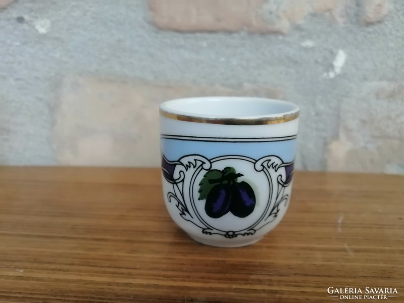 Hollóházi pálinkás kupica szilva dekorral
