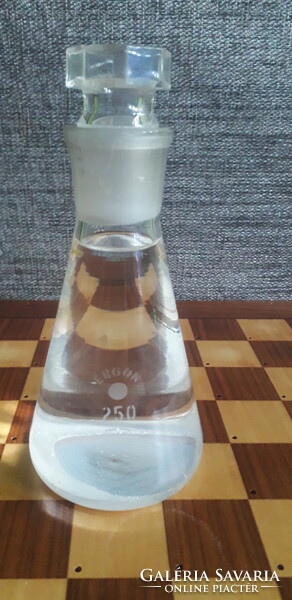 White laboratory glass ergon 250ml