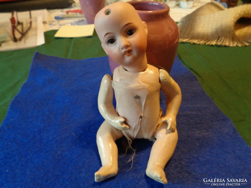 Régi  , HAIBACH -Lippelsdorf  , porcelán fejű kisbaba , jelzett  , 15 cm