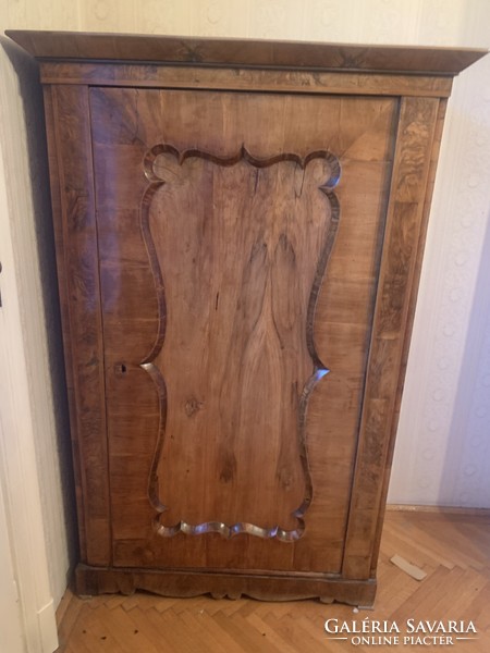 Gyönyörű Biedermeier ruhásszekrény 163 cm
