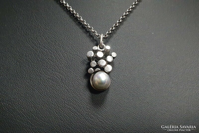 Modern silver necklace with pearls. With certification.