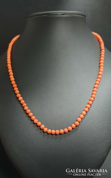Vintage Mediterranean coral necklace. With certification.