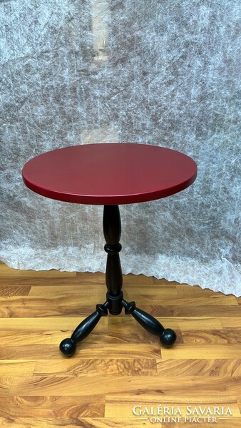 Round table with leather top