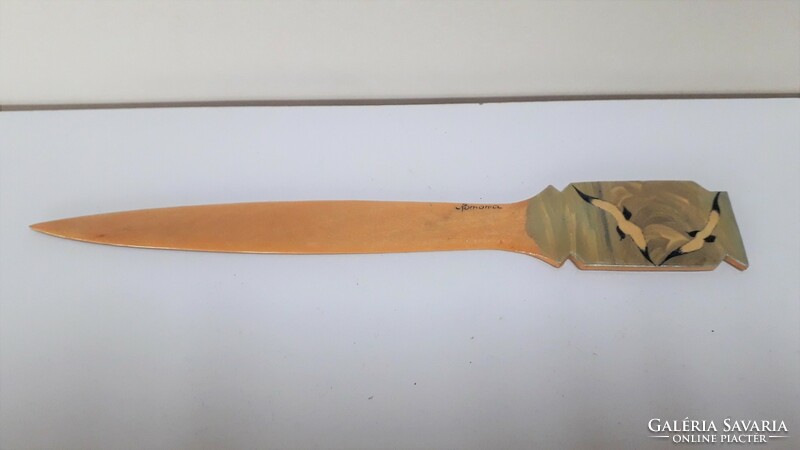 Wooden leaf splitting knife with painted decoration