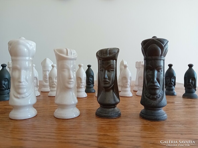 Kerámia sakkészlet, hiánytalan, tábla nélkül