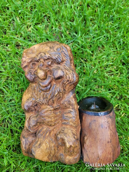 Régi faragott fa szobor, gyertyatartó az alján jelzéssel, sorszámmal.