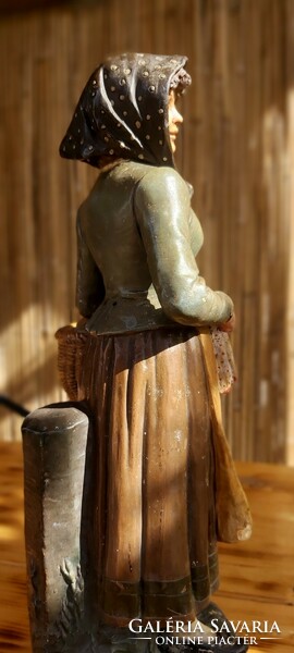 1880-as évekből, Bernard Bloch terrakotta, gazdaasszony libával