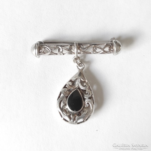 Silver brooch with onyx stone │ 5.9 g │ 925%