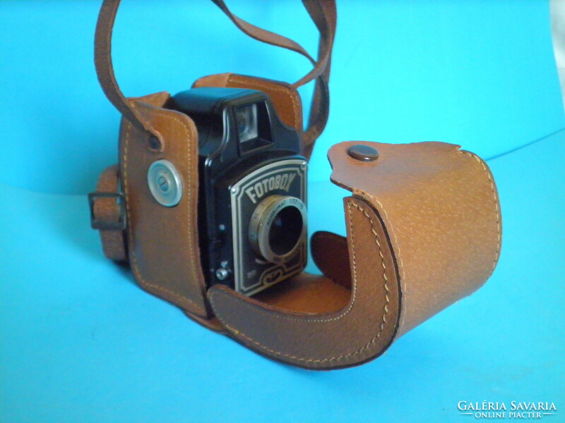 Régi MOM Fotobox fényképezőgép eredeti bőr tokjában
