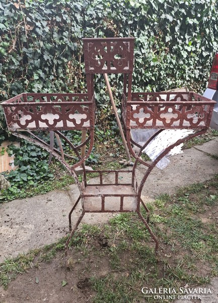 Flower stand! Antique! Vintage! Made of iron!
