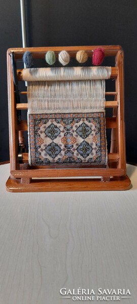 Old loom model