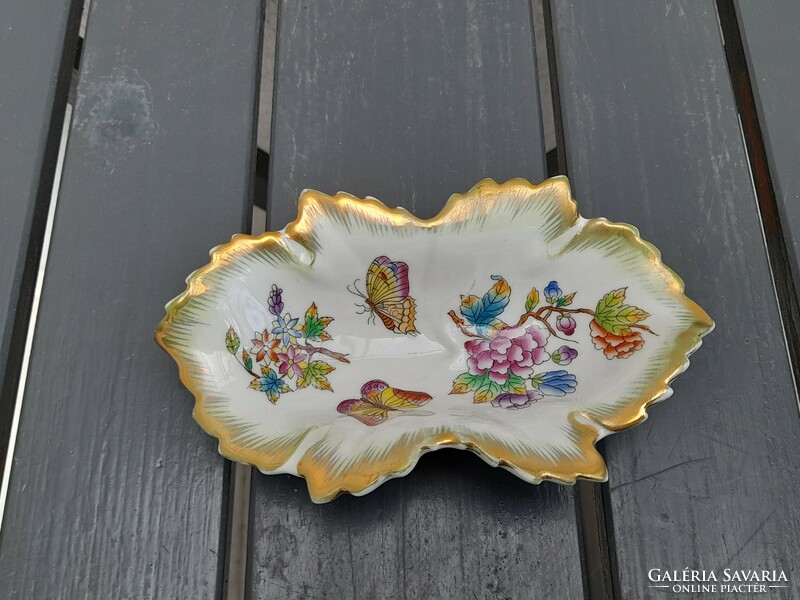 Herend ashtray with Victoria pattern