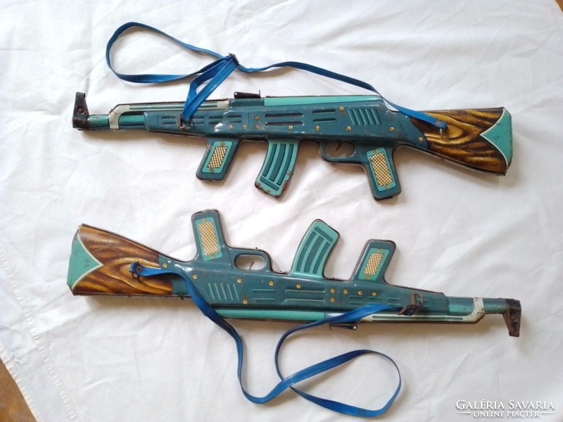 Két retro elemes játék gyerek géppisztoly fegyver puska, fém lemezjáték, Lemezárugyár Elzett Művek