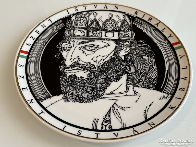 Hollóházi Szász Endre által tervezett Szent István királyt ábrázoló porcelán falitányér