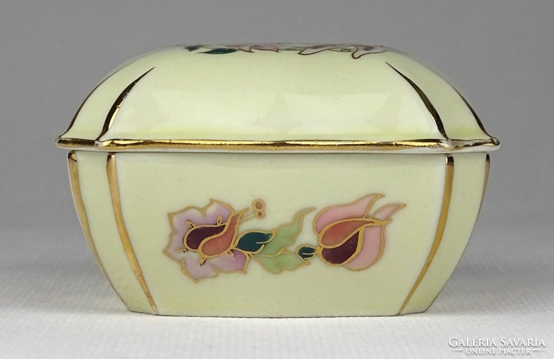 1R810 Exclusive vajszínű Zsolnay porcelán bonbonier