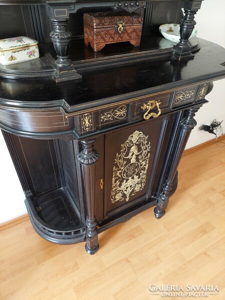 Boulle kastély vitrin ritka monogrammos betéttel