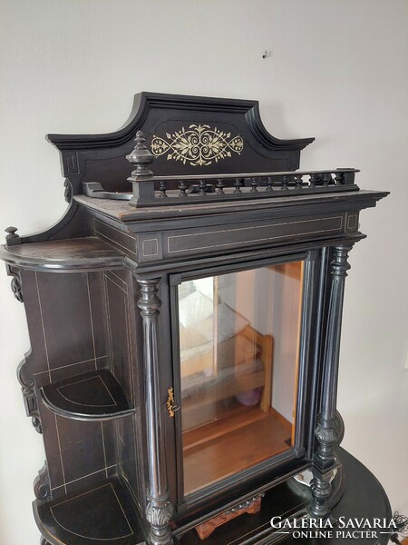 Boulle kastély vitrin ritka monogrammos betéttel